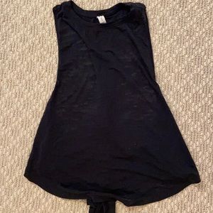 Under Armour black cropped workout tank